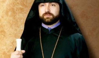 مطران الأرمن الأرثوذكس يقدم التعازى للبابا تواضروس فى ضحايا كنيسة أبو سيفين 