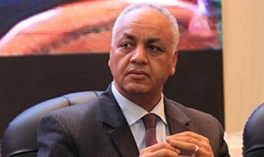 «داخل يهد الصناعة ببلدوزر» .. مصطفى بكري يهاجم وزير قطاع الأعمال السابق