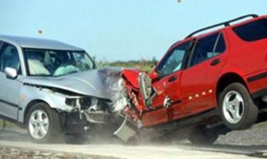 تصادم بين سيارتين ملاكى بطريق الأوتوستراد وإصابة موظف وزوجته