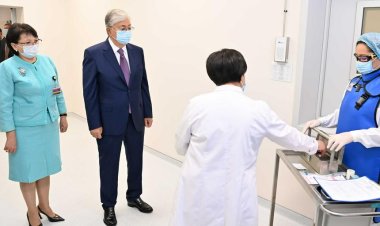 رئيس كازاخستان يزور مركز الطب النووي في بلاده 