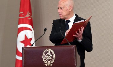 عاجل.. الرئيس التونسي يحتفل بختم الدستور الجديد: يوم تاريخي