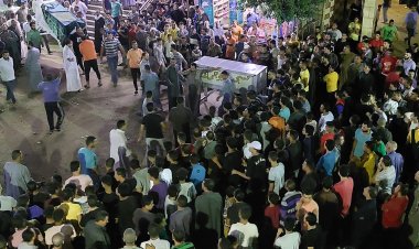 فيديو وصور| «كاد الحجر أن يبكي».. جنازة مهيبة لـ 8 أفراد من أسرة واحدة في كفن واحد بقرية بهنباي