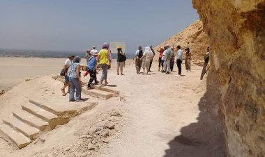 وفدي سياحي إيطاليا وأسبانيا يزوران المناطق الأثرية بالمنيا