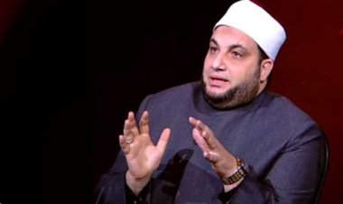 عالم أزهري: يجوز للمرأة أن تساعد زوجها بنية الصدقة الجارية