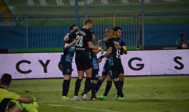 بيراميدز يتمسك بوصافة الدوري بالفوز على سموحة بخماسية