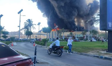 حريق ضخم داخل مول كارفور في الإسكندرية