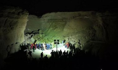 فرق الإنقاذ العراقية تنتشل4 جثث بينهم أمرأة من تحت مزار ديني بكربلاء