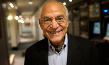 «قعدت سنة ونصف من غير مرتب» فاروق الباز يزيح الستار عن  حياته الخاصة