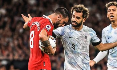 مانشستر يونايتد يفوز على ليفربول (2-1) في الدوري الإنجليزي