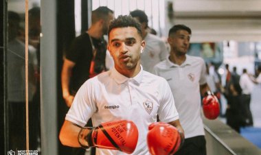 لاعبو الزمالك يحتفلون بالتتويج بالدوري بـ قفازات ملاكمة