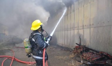 بسبب ماس كهربائي.. نشوب حريق محدود بدير العزب بالفيوم