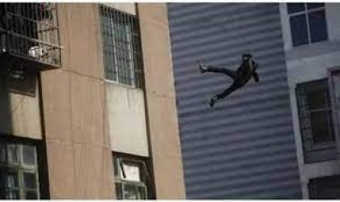 شخص يتخلص من حياته بإلقاء نفسه من الطابق الرابع بالمقطم