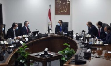 «مدبولي» يلتقي رئيس الهيئة العامة للمنطقة الاقتصادية لقناة السويس