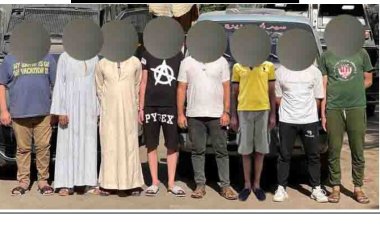 القبض على 8 عاطلين سرقوا صاحب شركة بالإكراه في حلوان