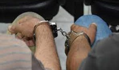 بعد تداول فيديو بالواقعة..القبض على المتهمين بالتعدى بالضرب على والدهم بالفيوم