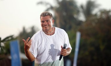 بالصور|عمرو دياب يتألق ويشعل شاطيء جدة