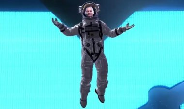 جوني ديب يفاجئ جمهوره ويطير في سماء حفل توزيع جوائز MTV