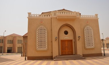 اليوم.. مزاد علني لبيع محال تجارية وصيدلية في السوق التونسي بمدينة 15 مايو