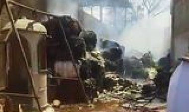 بعد إصابة 4 أشخاص.. إخماد حريق مصنع القطن بحلوان