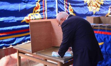 محافظ بورسعيد يدلي بصوته في انتخابات  المصري البورسعيدي