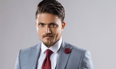 هيثم سعيد يحتفل بتحقيق مليون مشاهدة لأغنية «صفحة جديدة»