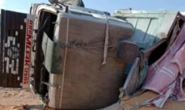 عاجل.. انقلاب سيارة نقل محملة بالأسمدة على الطريق الطريق الصحراوي الغربي بسوهاج