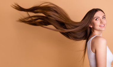 لتطويل شعرك.. جربي «عصير البصل»