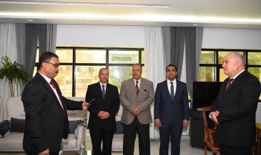 محافظ قنا يشهد أداء اليمين لمدير عام الإدارة التعليمية