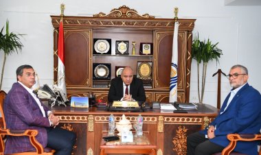 محافظ قنا يبحث الموقف التنفيذي لمشروعات مياه الشرب والصرف الصحي