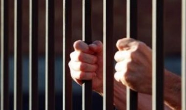 القبض على المتهمين باحتجاز شاب وتصويره في أوضاع مخلة بالعياط