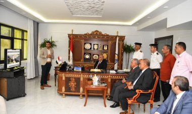 للحد من الجريمة.. محافظ قنا يبحث تركيب كاميرات بالشوارع والميادين العامة 