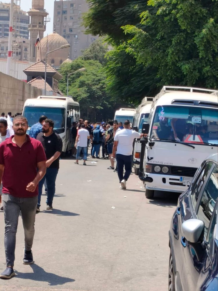 صور| جماهير الزمالك تتوافد على النادي للسفر للغردقة لمؤازرة الفريق أمام الجونة