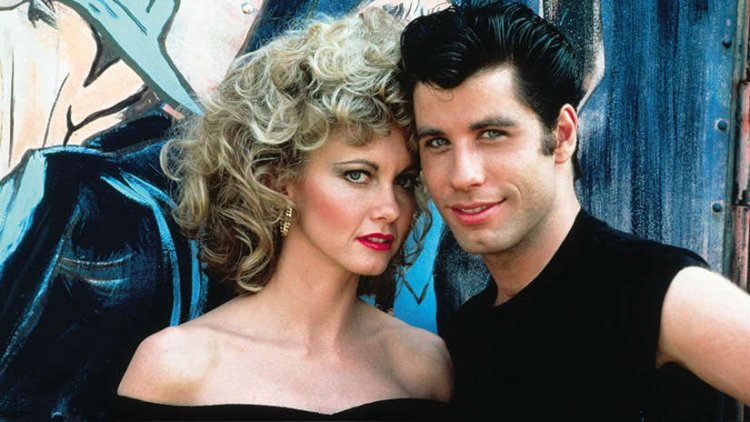 وفاة أوليفيا نيوتن جون بطلة فيلم «Grease» أمام جون ترافولتا بعد صراع مع السرطان