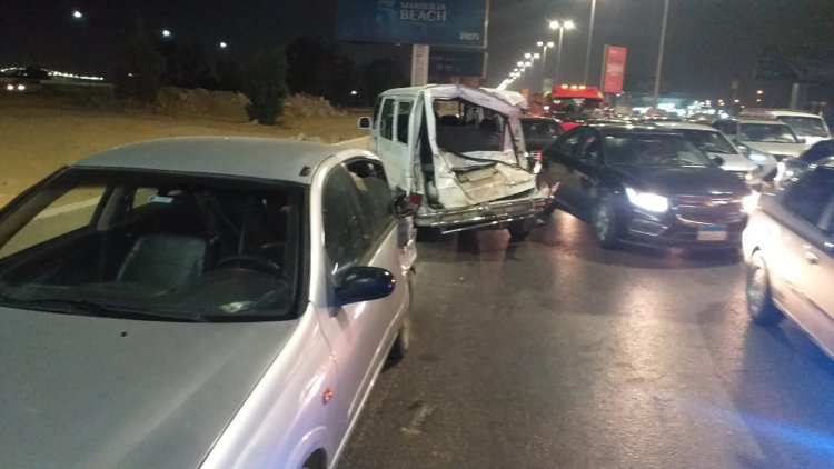 حادث تصادم مروع بين 4 سيارات أعلى الطريق الدائري.. صور