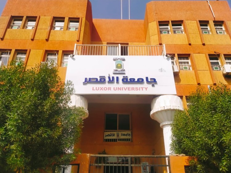 رئيس جامعة الأقصر يعزي البابا تواضروس في ضحايا حادث كنيسة أبو سيفين