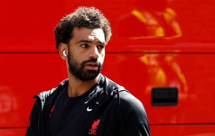 محمد صلاح يقدم العزاء في وفاة الملكة إليزابيث