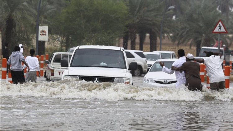 إحالة المتسببين في تحويل مسار الوديان بالسعودية للنيابة العامة