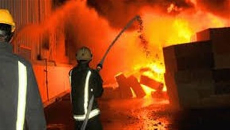 السيطرة على حريق مصنع أحذية بكرداسة