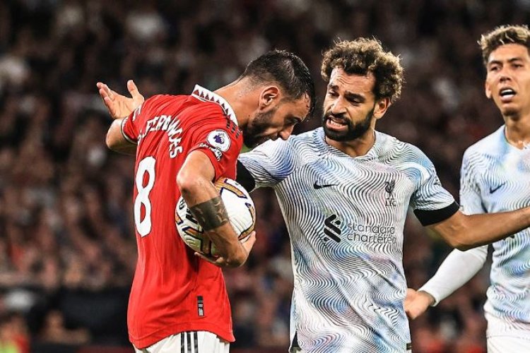 مانشستر يونايتد يفوز على ليفربول (2-1) في الدوري الإنجليزي