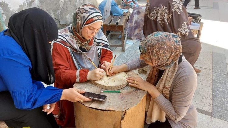 «الحفر على الخشب».. ورشة تدريبية تحت إشراف وزارة الشباب والرياضة بالشرقية