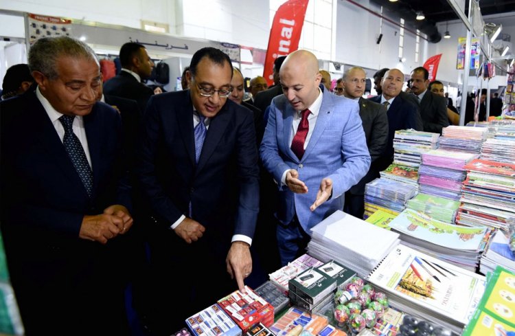 رئيس الوزراء يتفقد معرض أهلا مدارس.. بمشاركة 200 شركة مصرية
