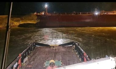 عاجل| نجاح تعويم ناقلة البترول الجانحة في قناة السويس
