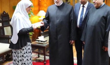 وكيل الأزهر يكرم الطالبة الفائزة بتمثيل مصر في «أولمبياد الألكسو»