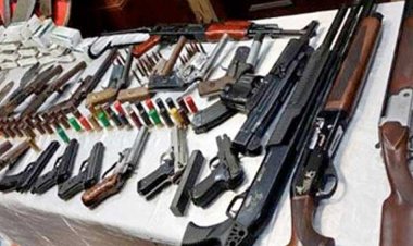 القبض على شخص بحوزته أسلحة نارية وبيضاء بدار السلام 