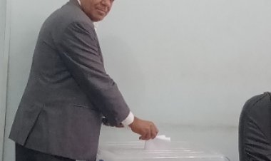 نقيب المحامين بشمال القليوبية يدلي بصوته في الانتخابات