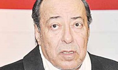 خاص لـ«العاصمة»| جلسات علاج طبيعي واستنشاق للفنان صلاح السعدني بمنزله