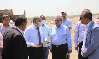 محافظ المنيا يزيل قاعة تصوير مخالفة بالمنيا