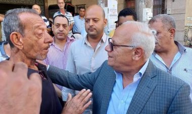 محافظ بورسعيد يلتقي أولياء الأمور خلال زيارته لمديرية التربية والتعليم