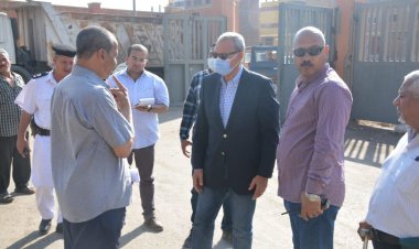 محافظ القليوبية يتابع  استمرار الحملة المكبرة لإزالة تراكمات القمامة من شارع عرابي بحي غرب شبرا الخيمة