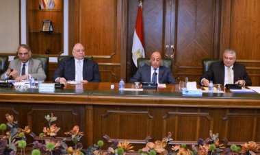 وزير الطيران يعقد اجتماعا موسعا مع أعضاء اللجنة العليا لأمن وتسهيلات الطيران